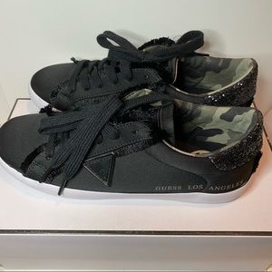 New in box Women’s Guess Sneakers